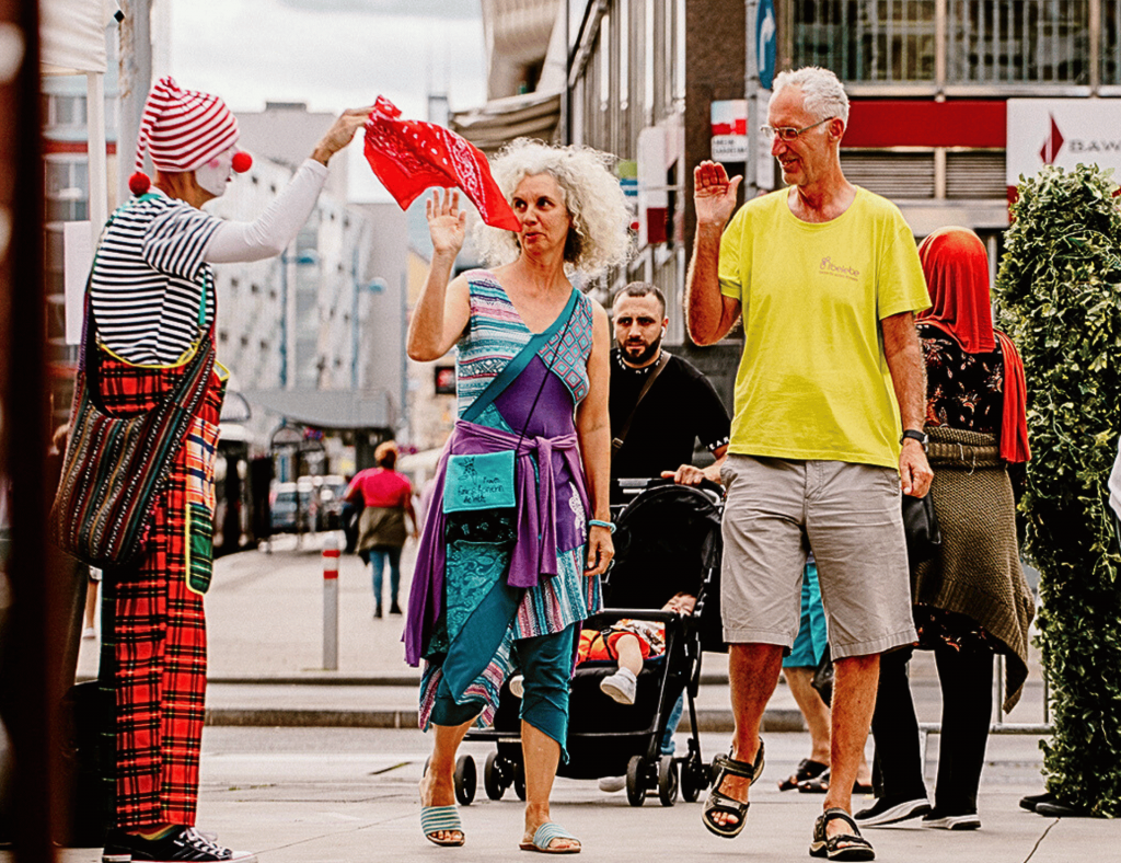 Mr. Piper Streetart Walking Act Stramankerl 2023